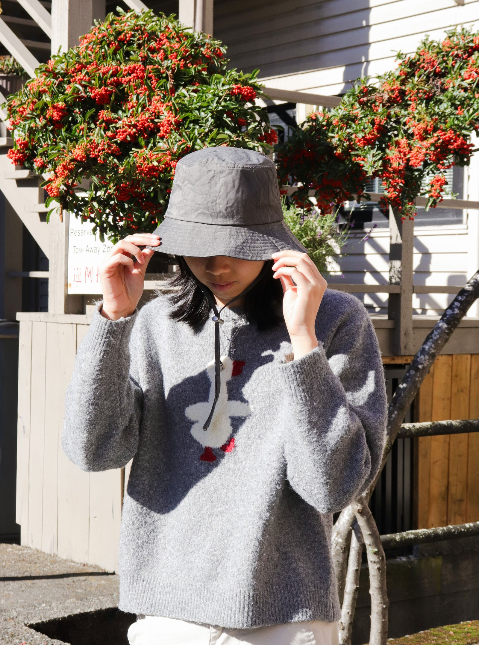 HALEIMA STRAP BUCKET HAT