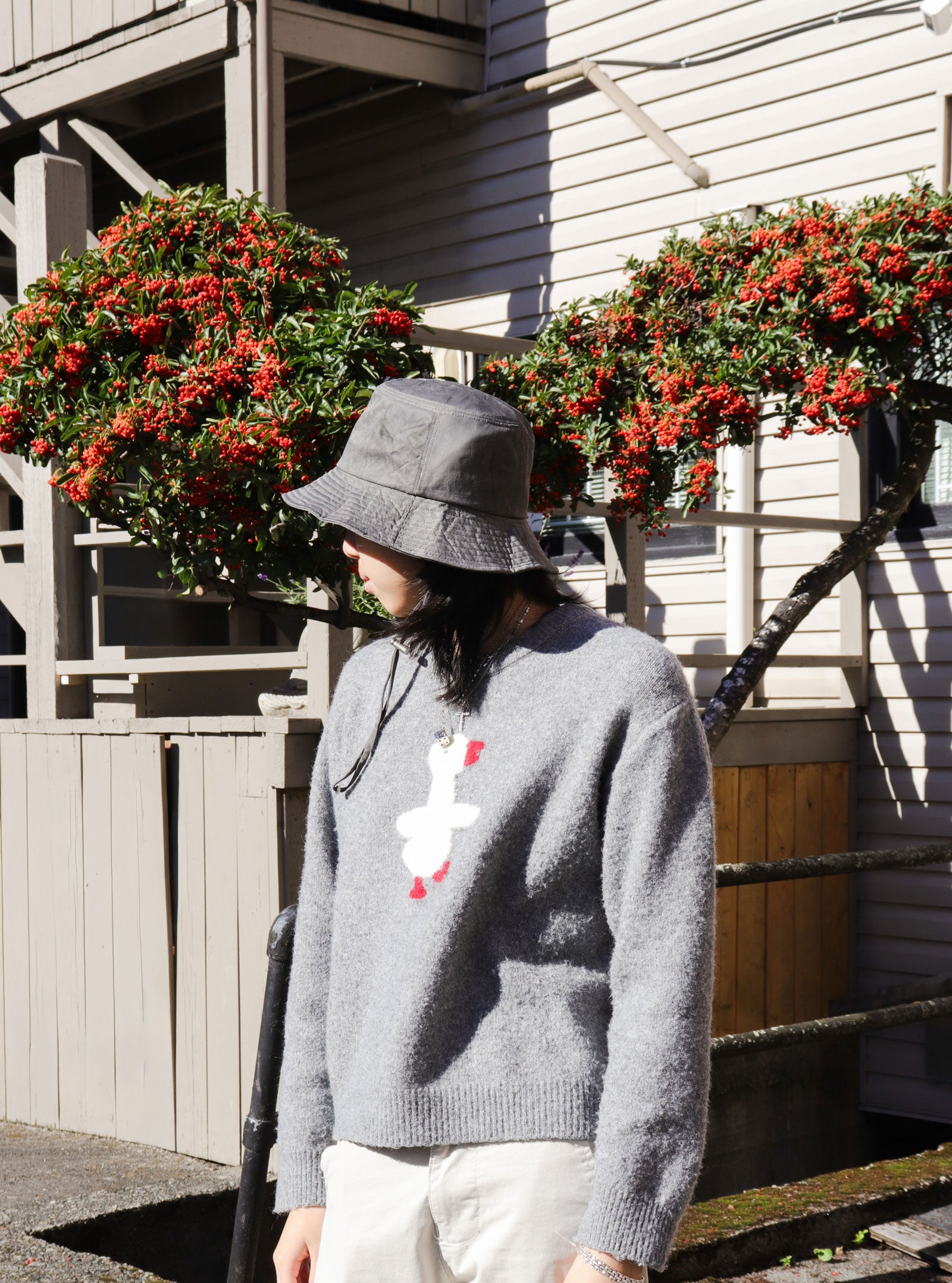 HALEIMA STRAP BUCKET HAT