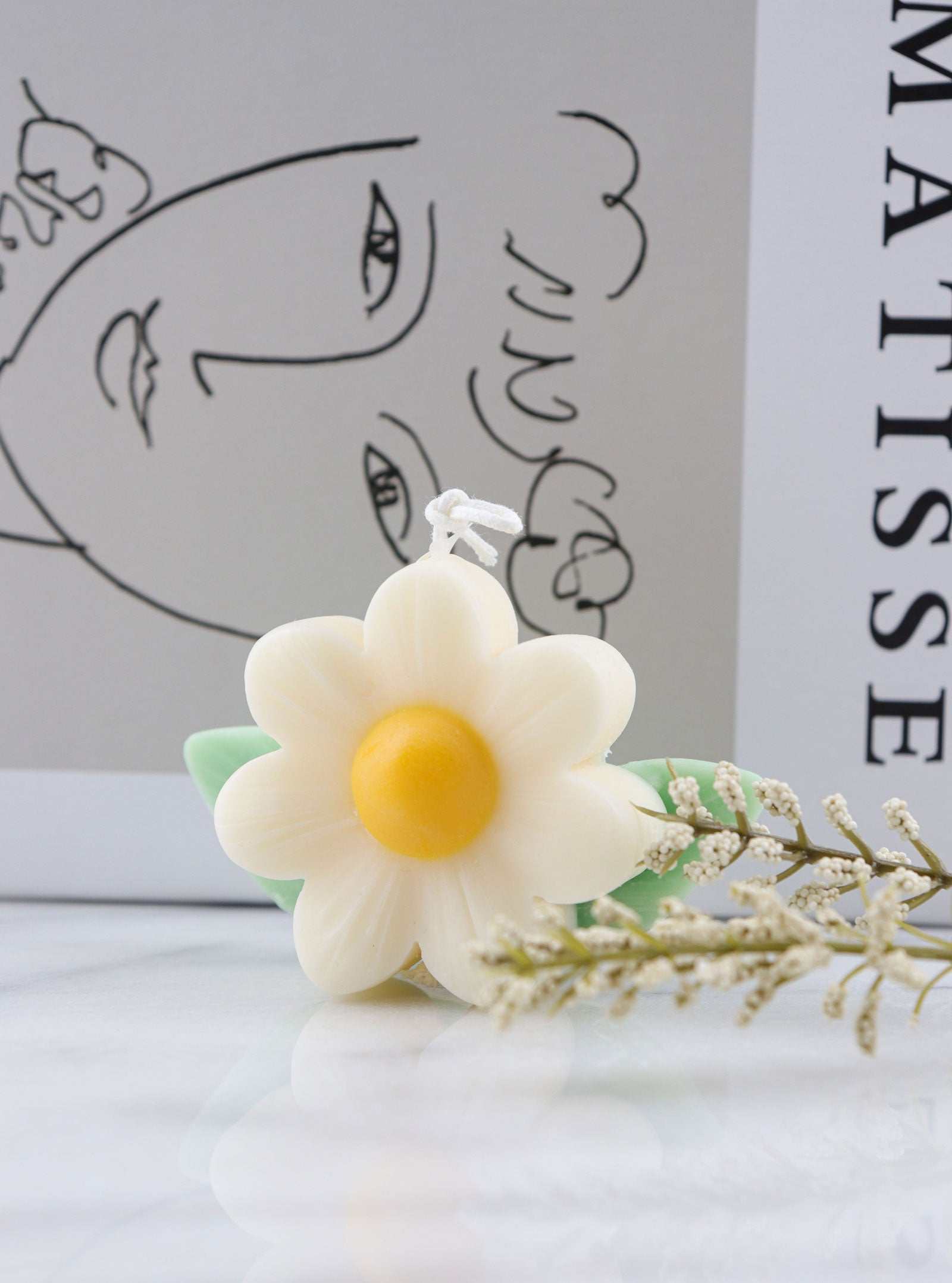 HANDMADE DAISY SOY CANDLE