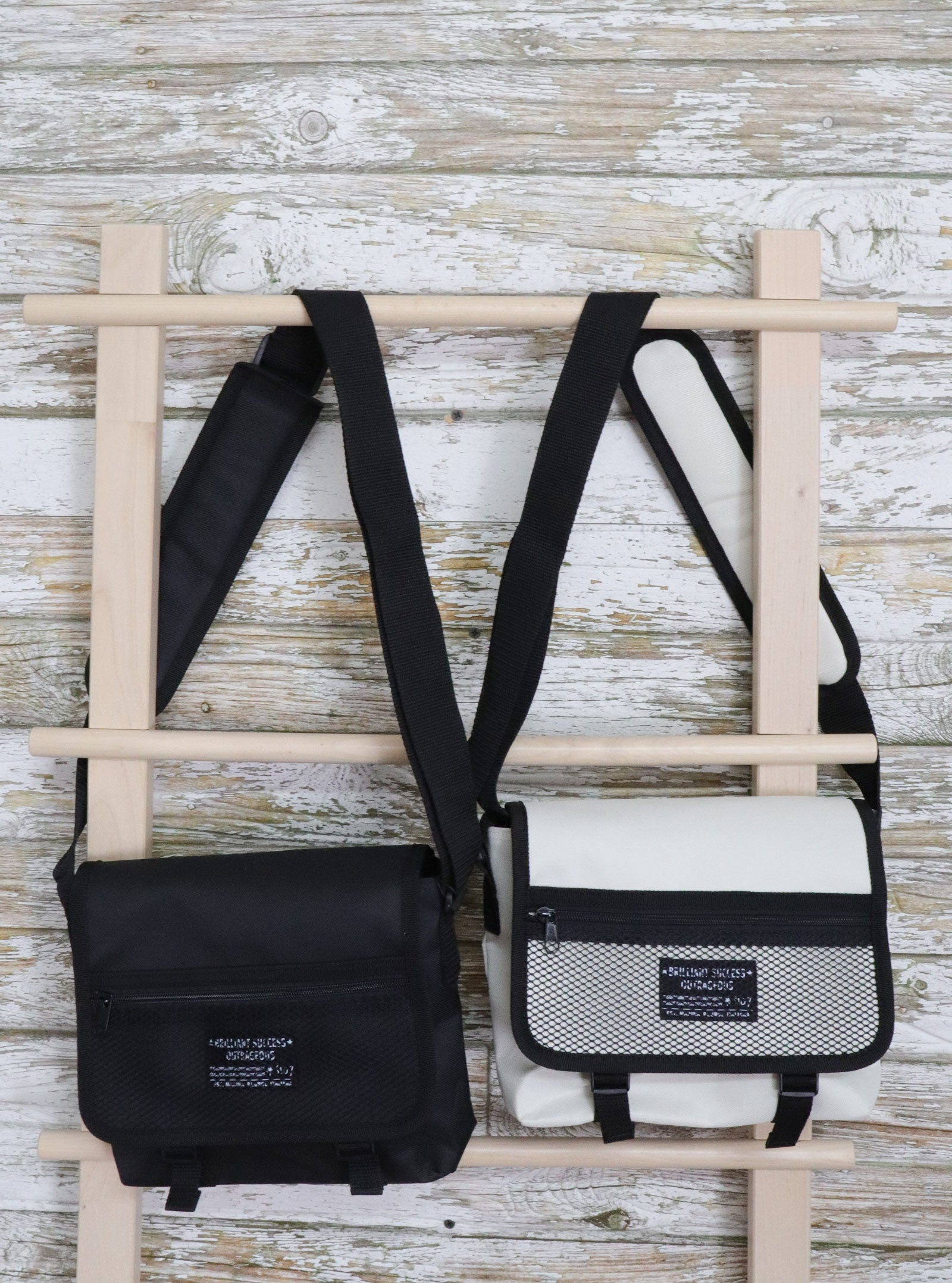 BELKIS MESSENGER BAG