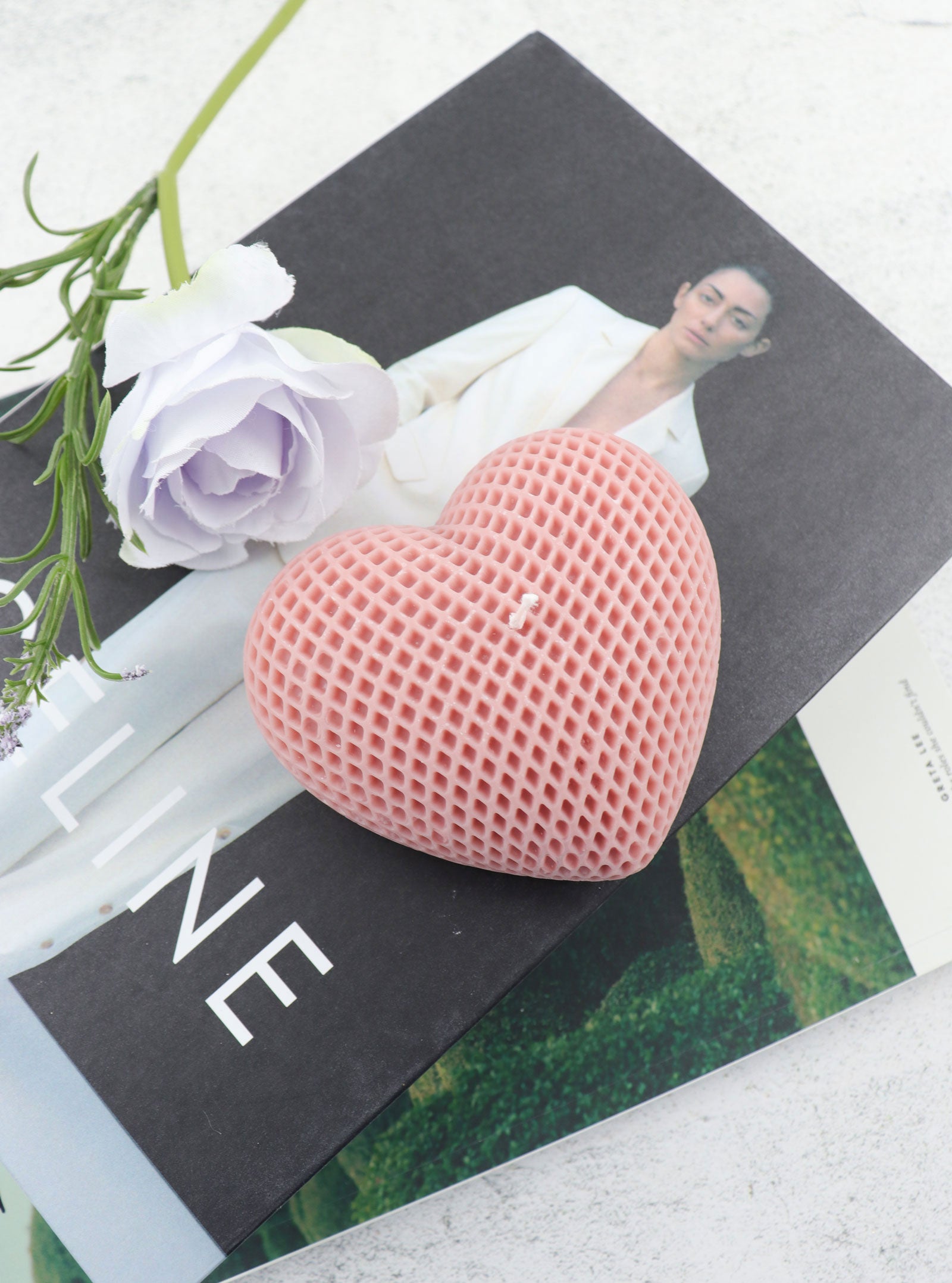 HANDMADE GRID HEART SOY CANDLE