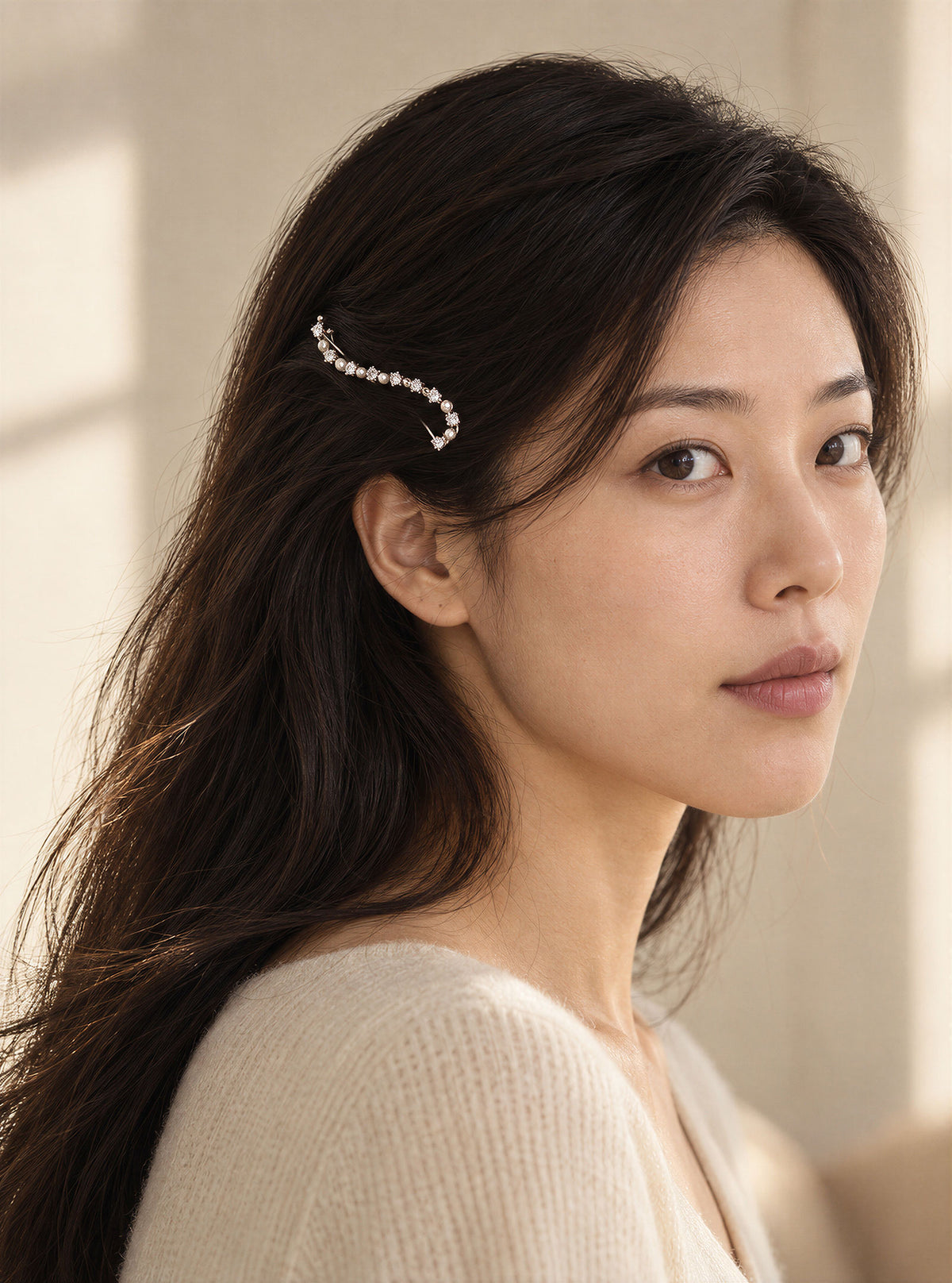 Model wearing Jael rose gold pearl and crystal hair pin