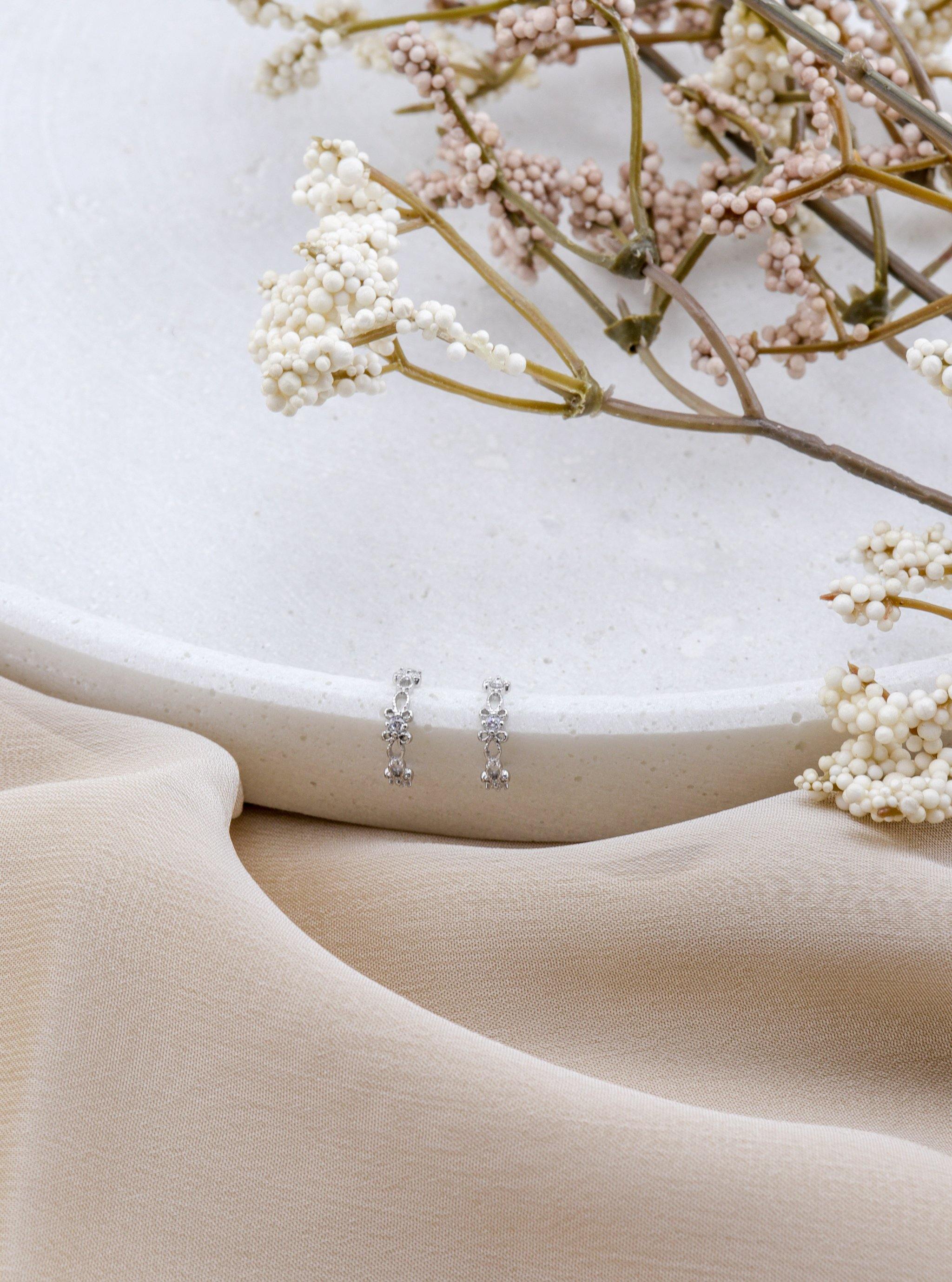 KIARA SILVER EARRINGS - Simplique Mode