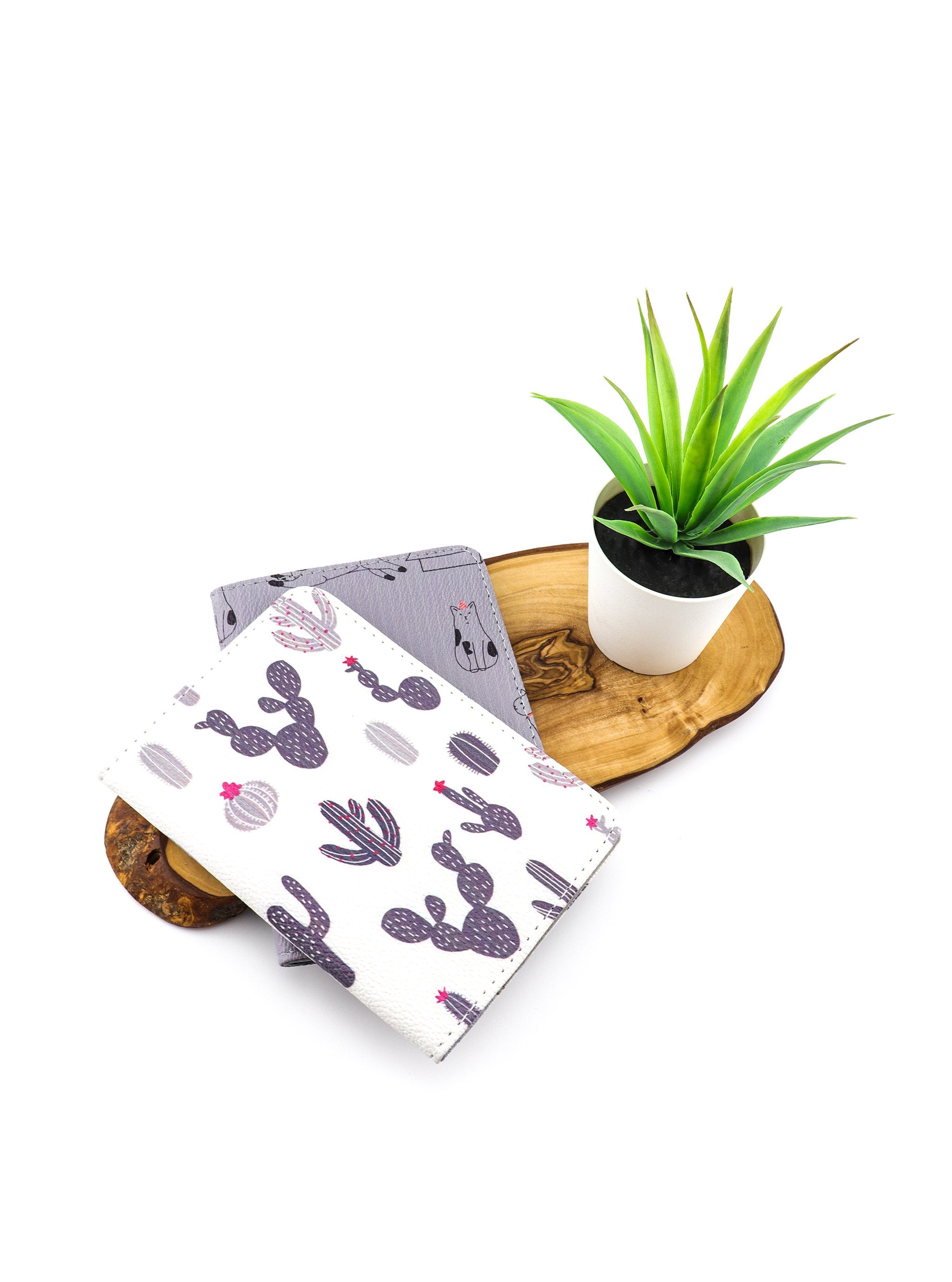 ZODY PASSPORT HOLDER - Simplique Mode