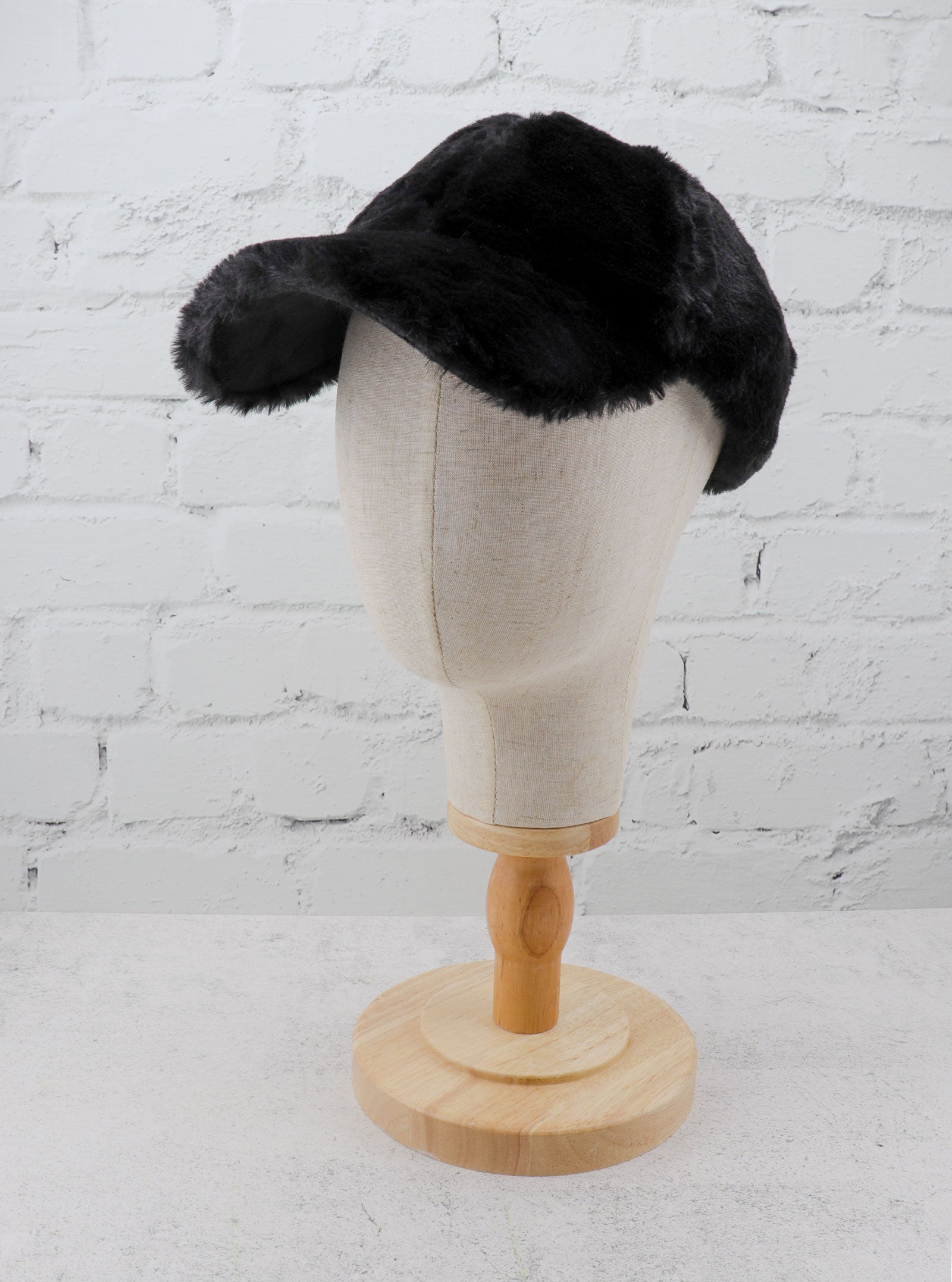 HANAKO FAUX FUR BALL CAP