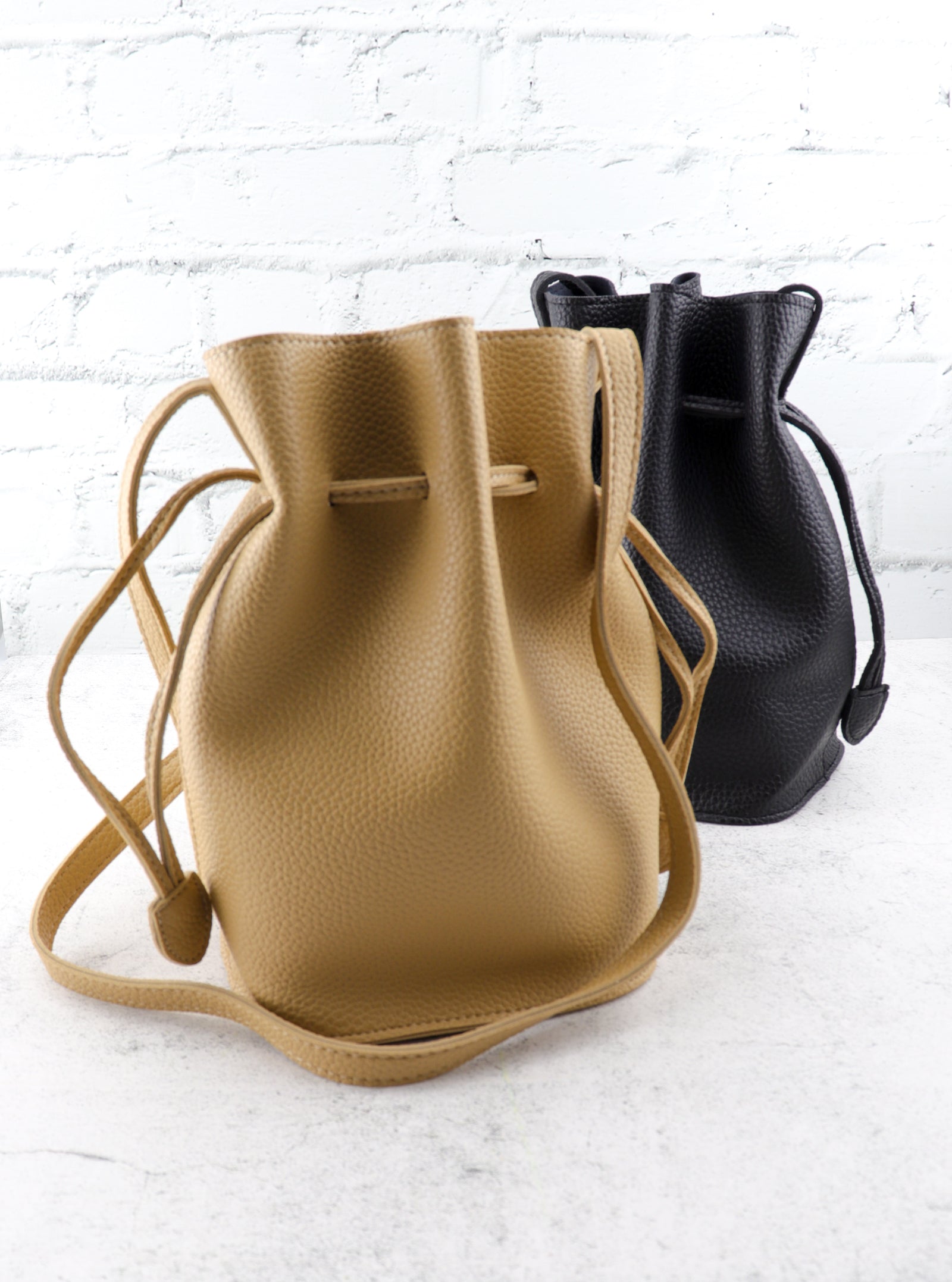 CELA BUCKET BAG