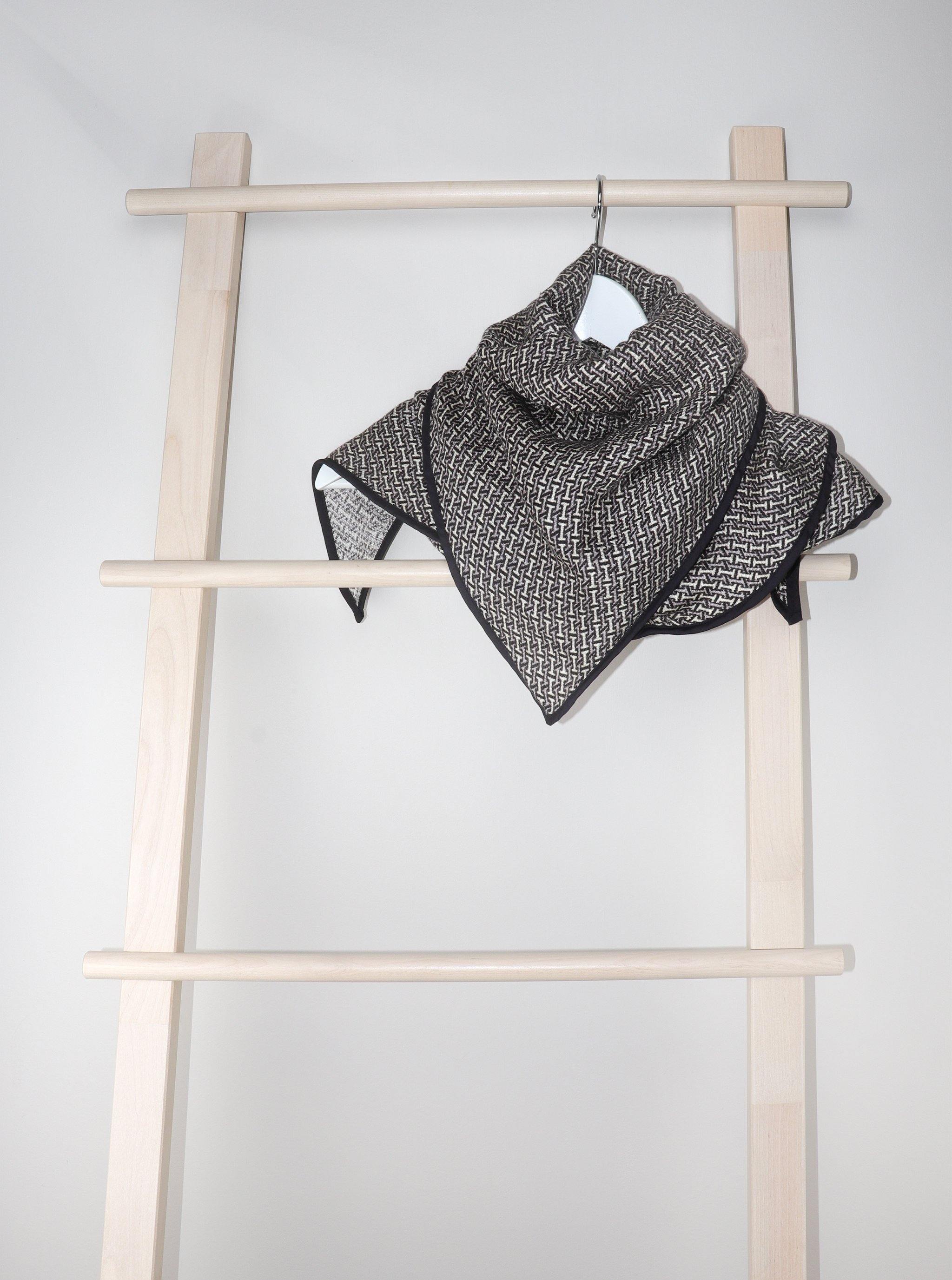ESTHER TRIANGLE SCARF - Simplique Mode