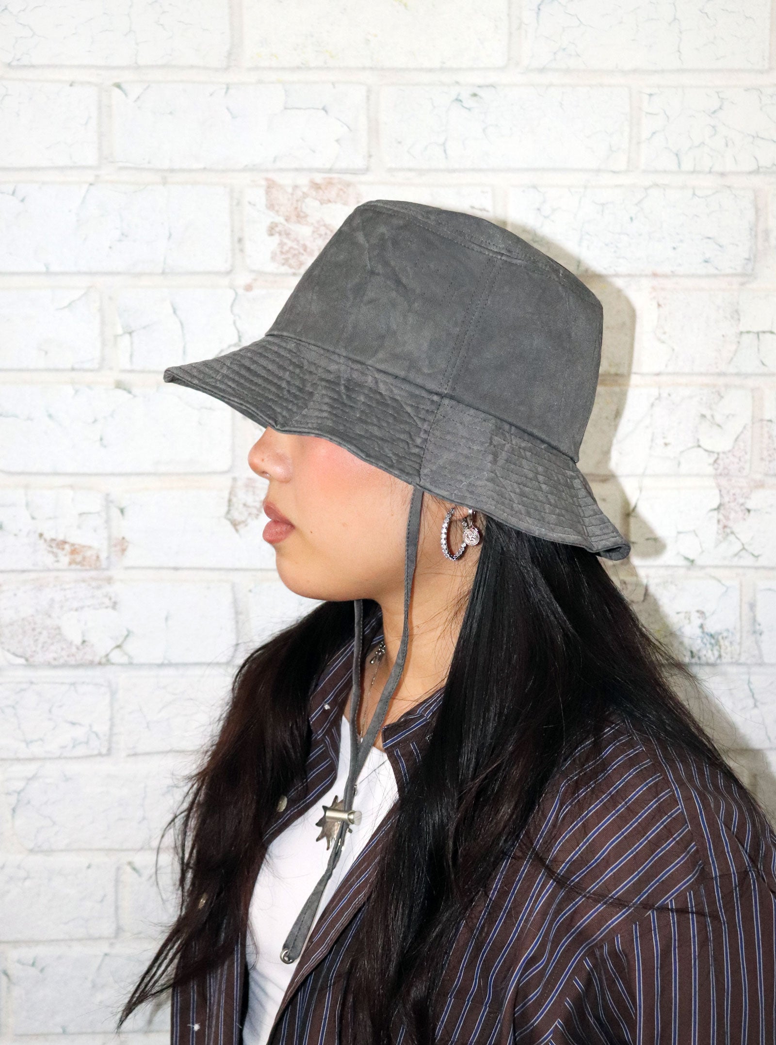 HALEIMA STRAP BUCKET HAT