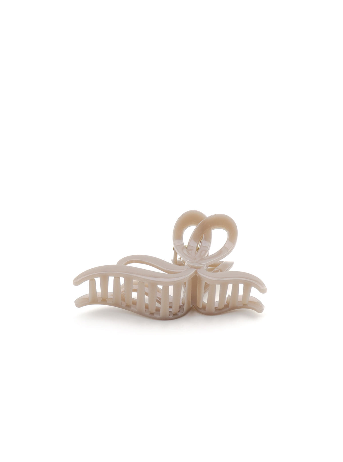 Detail view of Jolanthe beige hair claw with open loop design